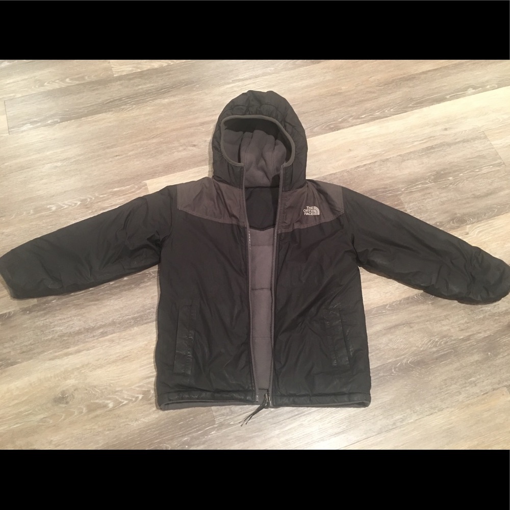 Boys North Face Winter Coat/Black size small (7/8)
